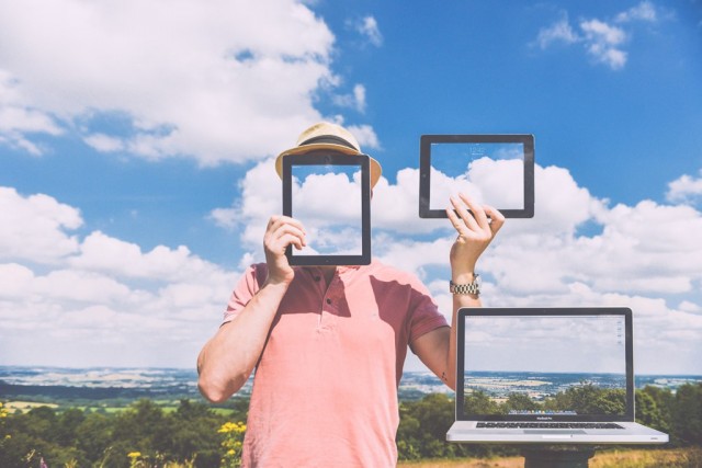 mobile_app_developer_nature-laptop-outside-macbook-1024x683