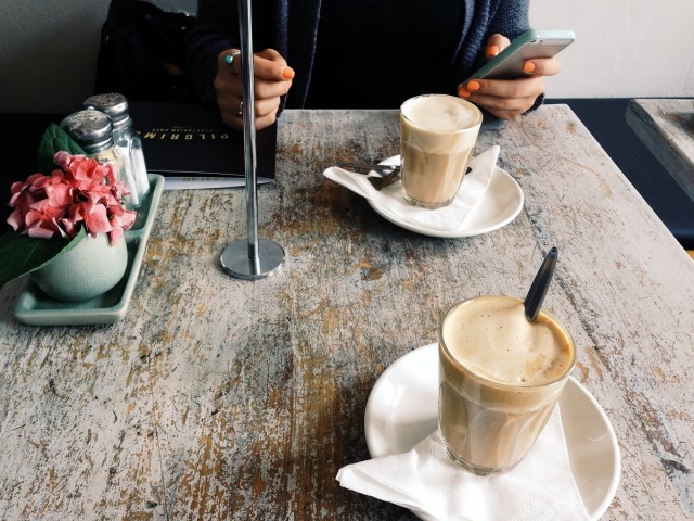 guerrilla-user-testing-at-cafe